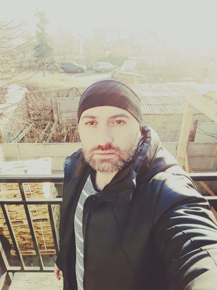  18547516  Gio, 37 ,    