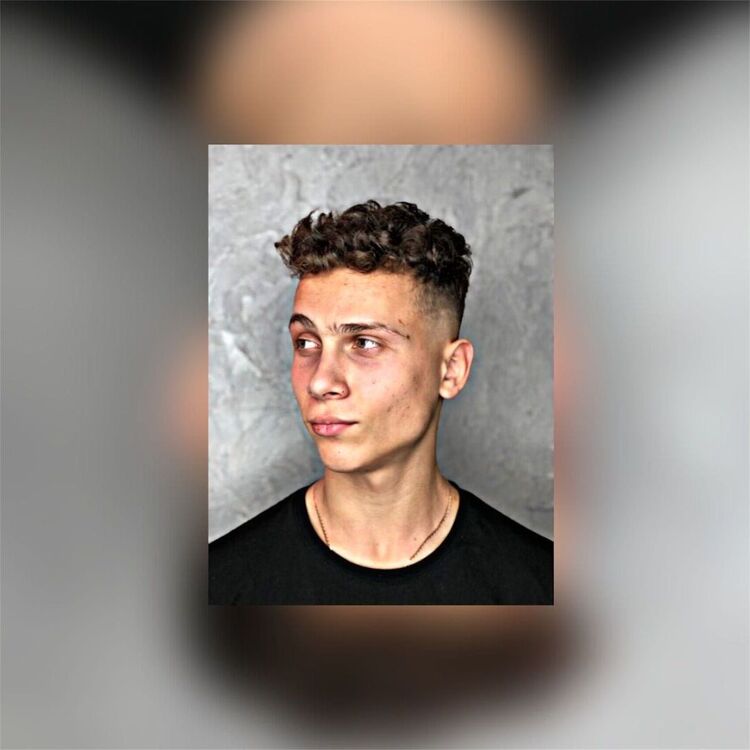  39199156  Daniel, 22 ,    