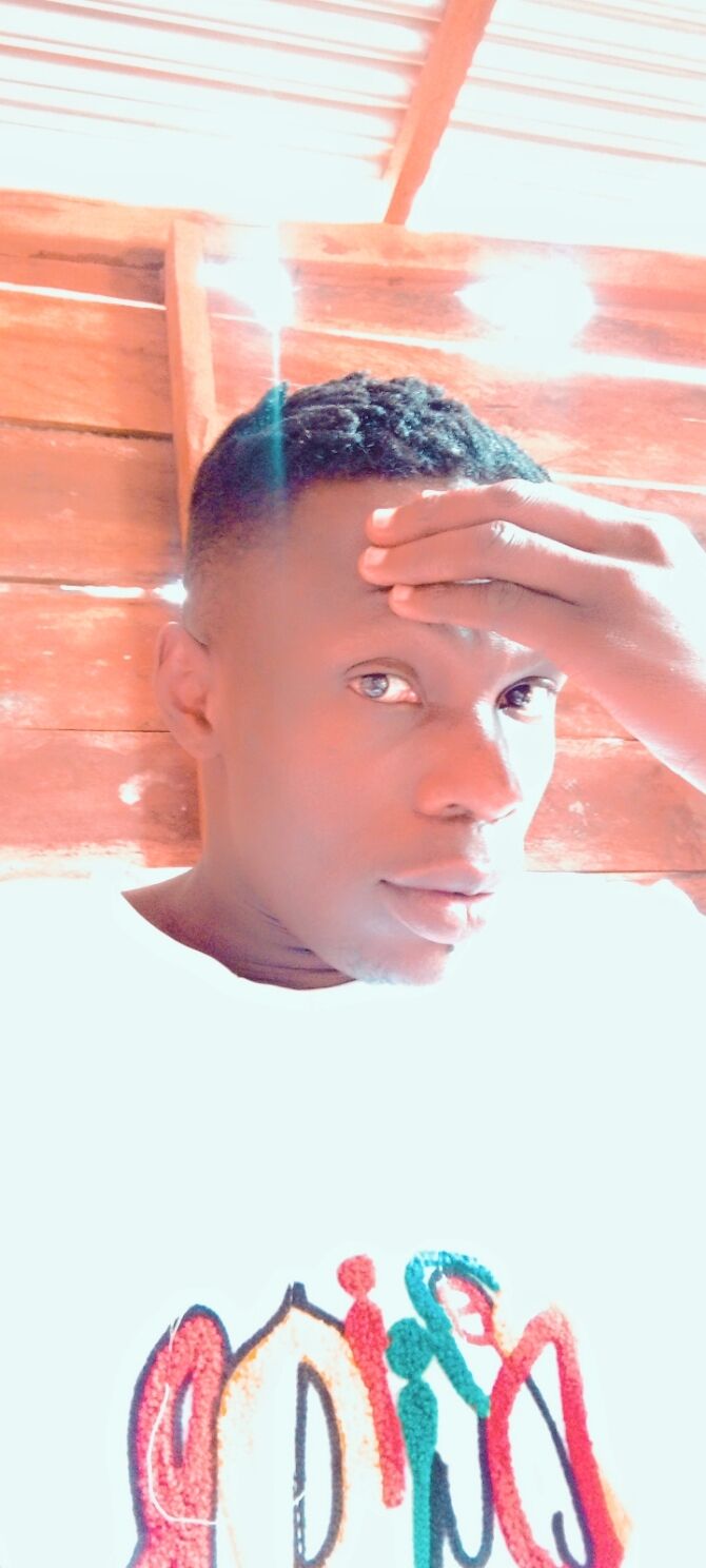  46943386  Mutakubwa, 23 ,    