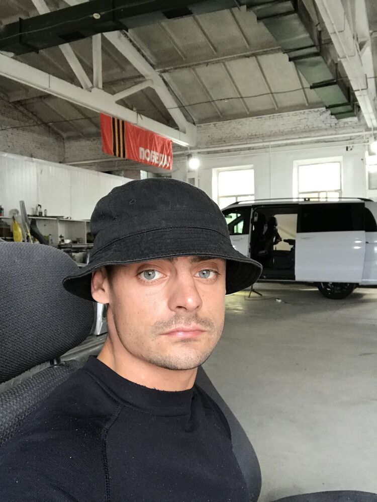  28402376  Sergey, 37 ,    