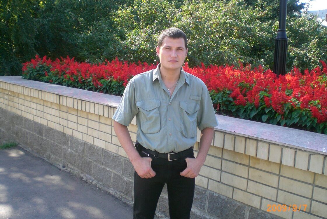  39352296  Denis, 43 ,    