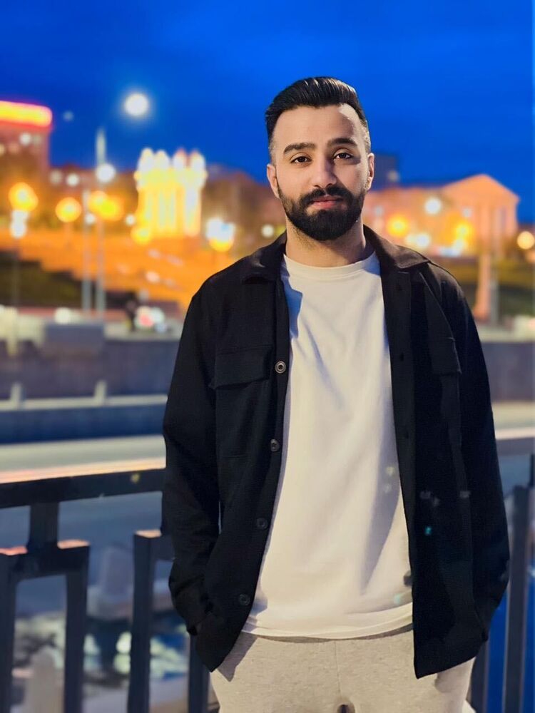  47980776  Qusay, 27 ,    