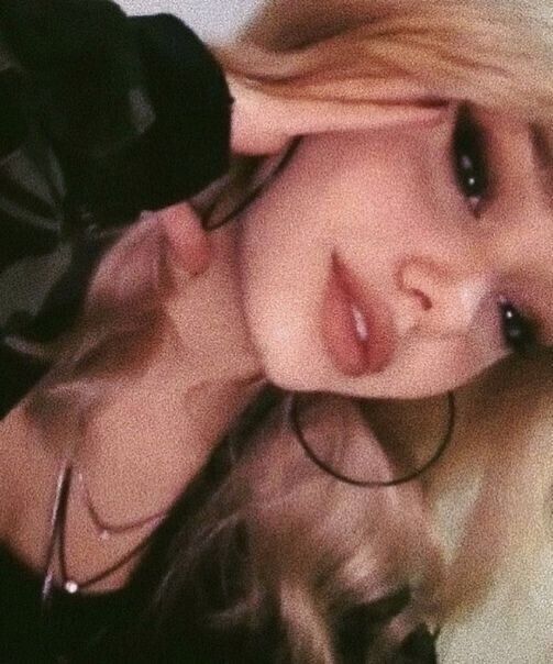  ,   Lola, 23 ,   ,   