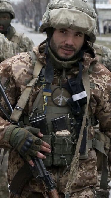  25277356  Ikram, 40 ,    