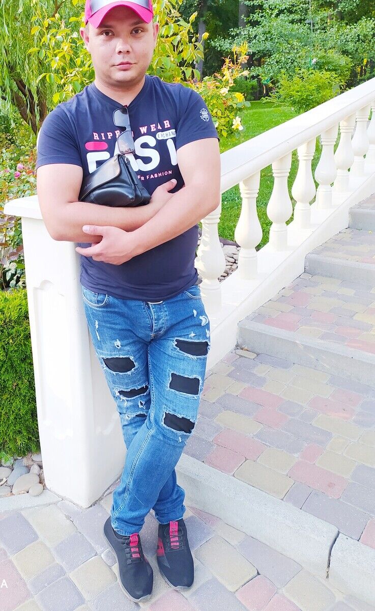  21084126  Maksim, 35 ,    