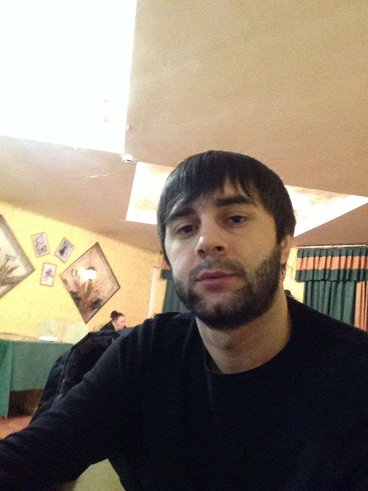  15477576  Robert, 35 ,    