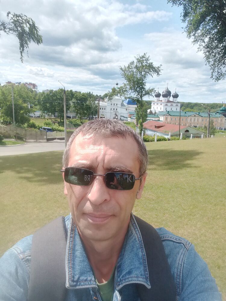  52592546  Roman, 44 ,    