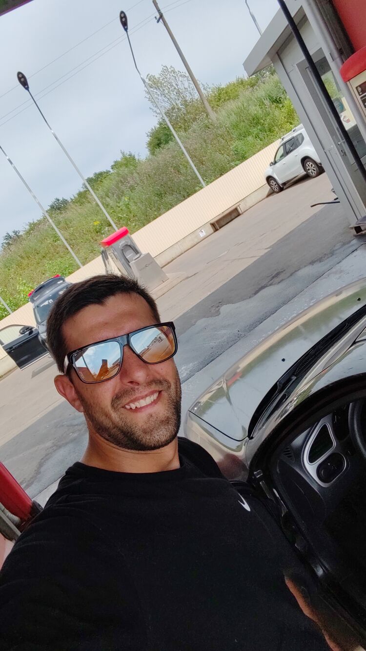 53653286  Ivan, 31 ,    