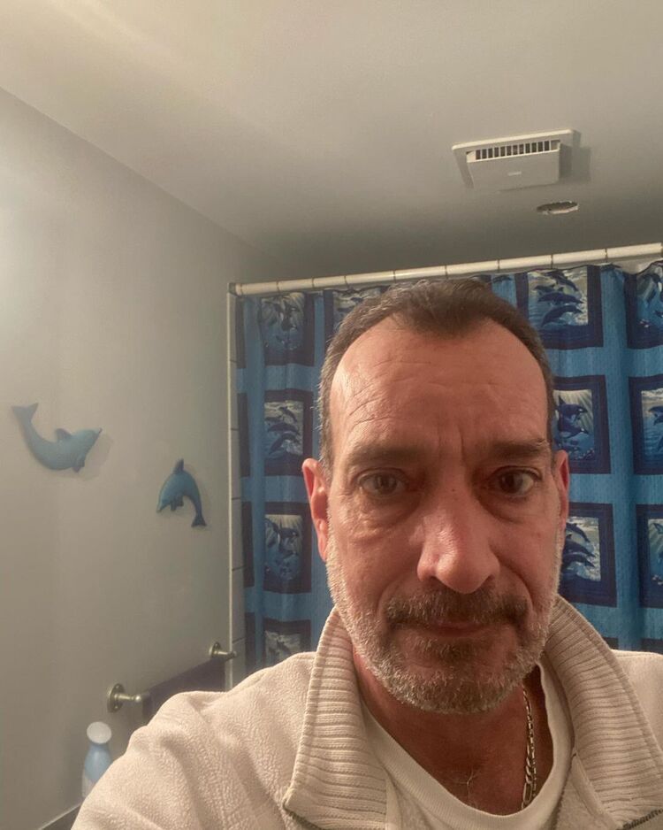  46676966  Alexander, 62 ,    -