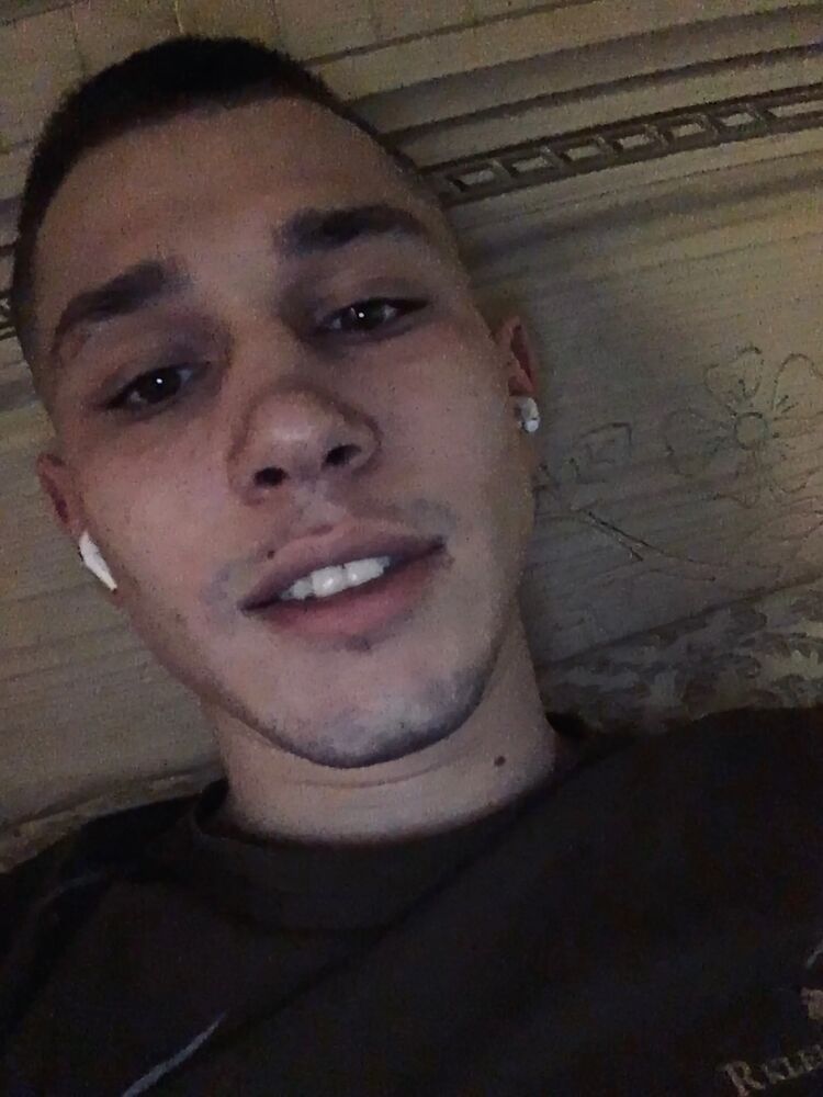  43395316  Ivan, 26 ,    