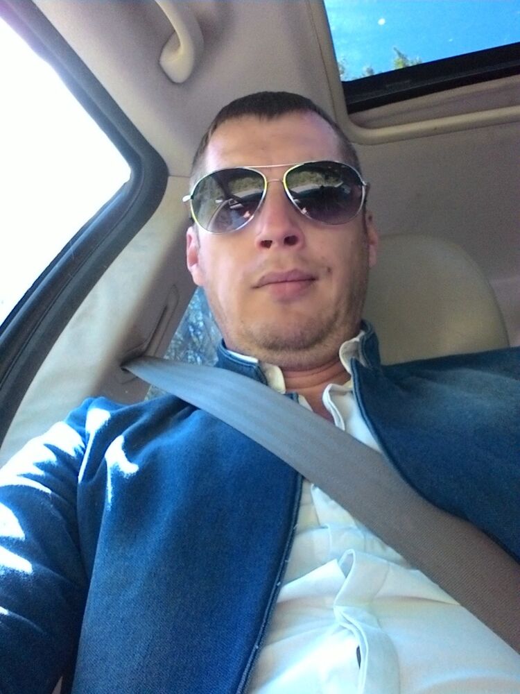  9833026  Aleksei, 30 ,    