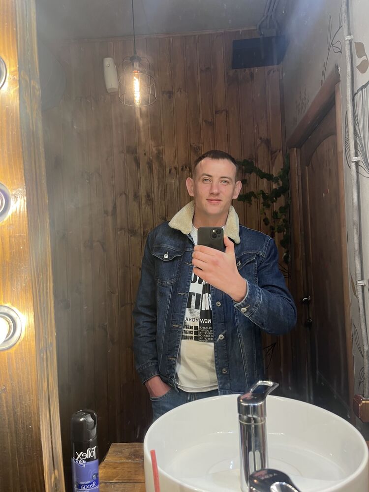  33569526  , 28 ,    