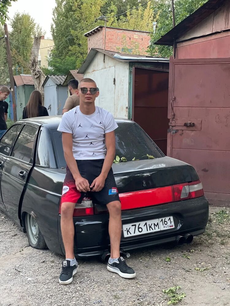  37753716  Akula, 27 ,    