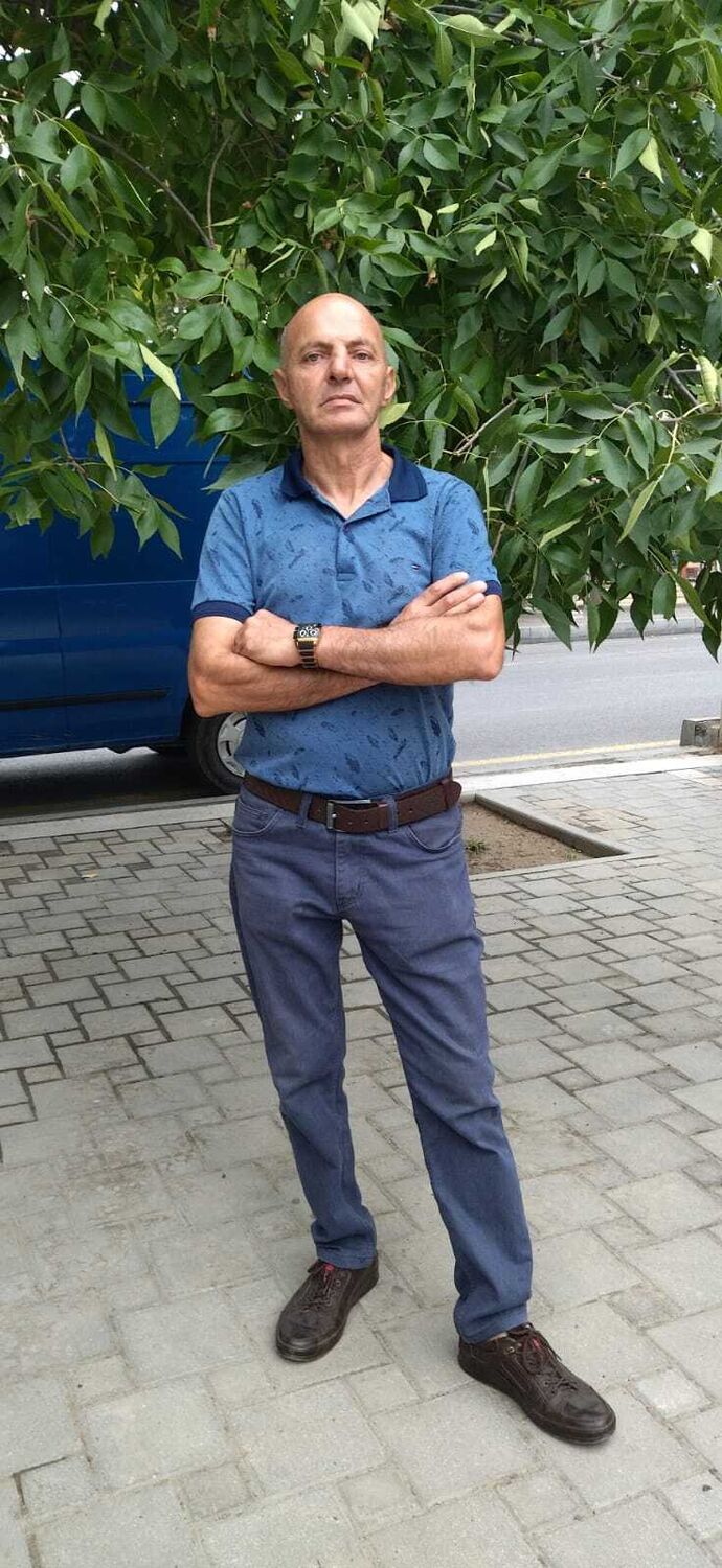 37607626  Kamil, 57 ,    