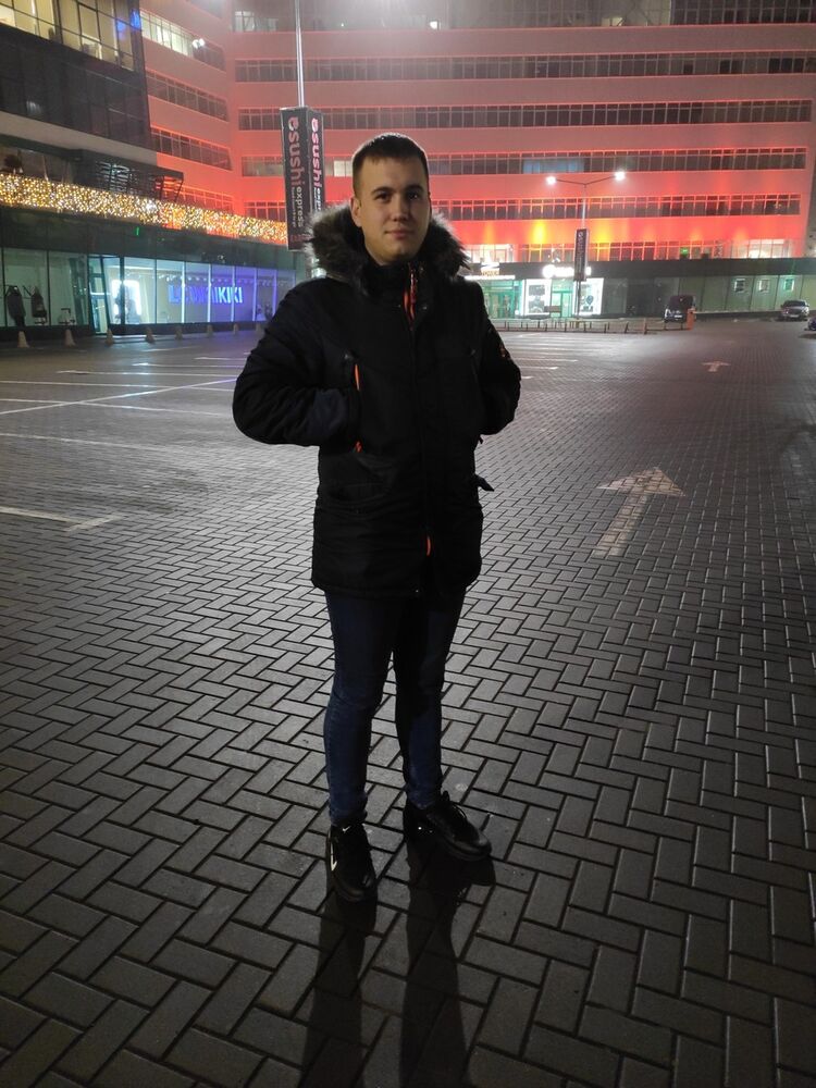  18401136  Andrei, 45 ,    