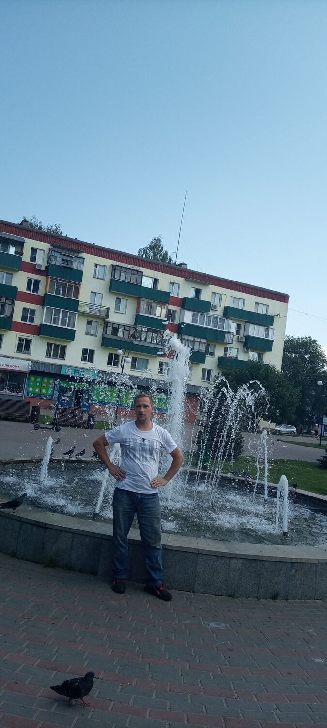  35652086  Sergei, 44 ,    