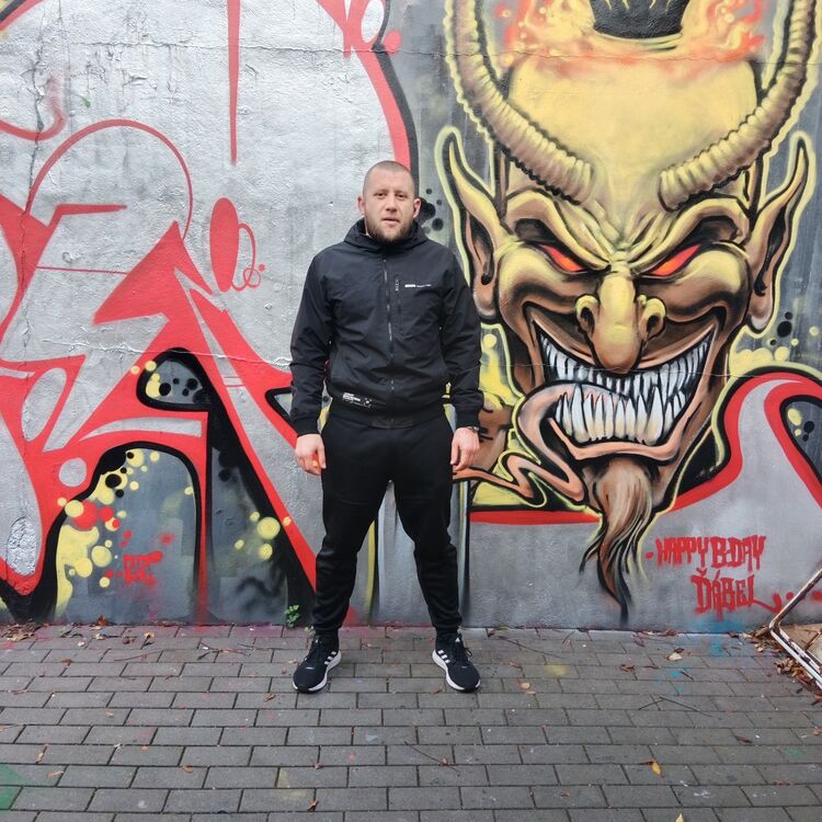  32209536  WesSt, 32 ,    Praha