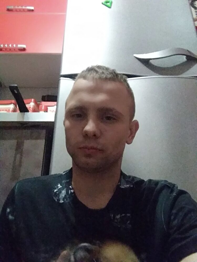  19203716  Alex, 26 ,    