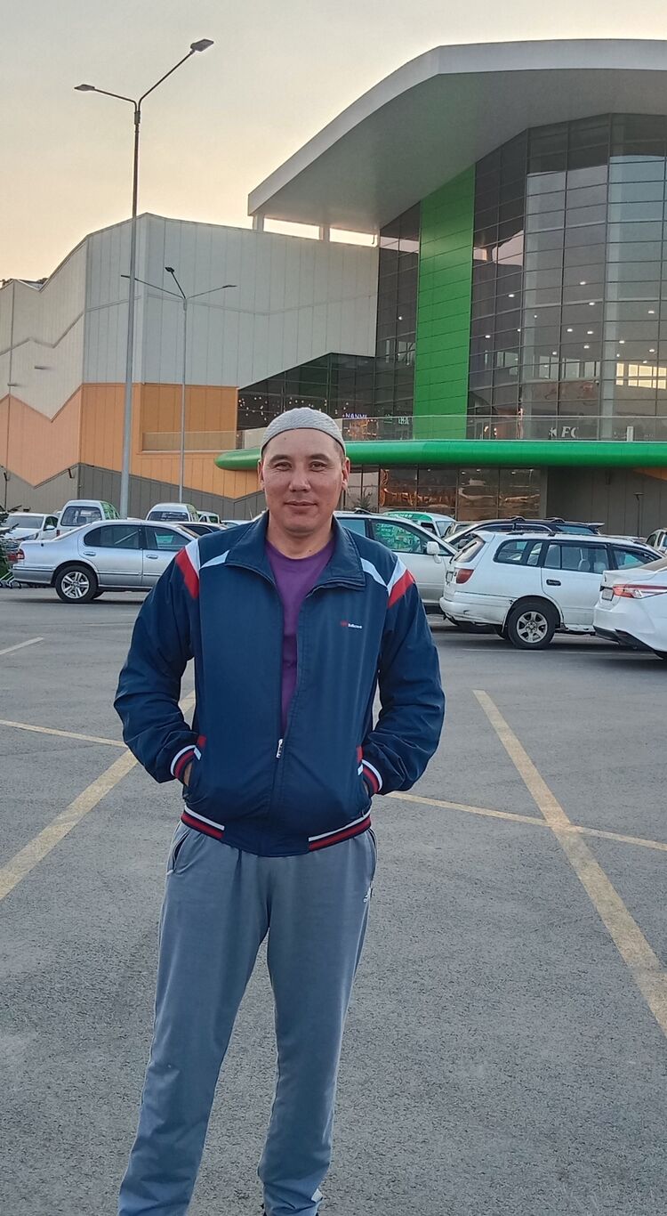  49318606  Izbasxan, 38 ,    