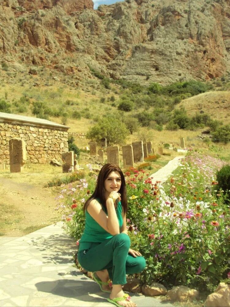 ,   Anna, 44 ,  