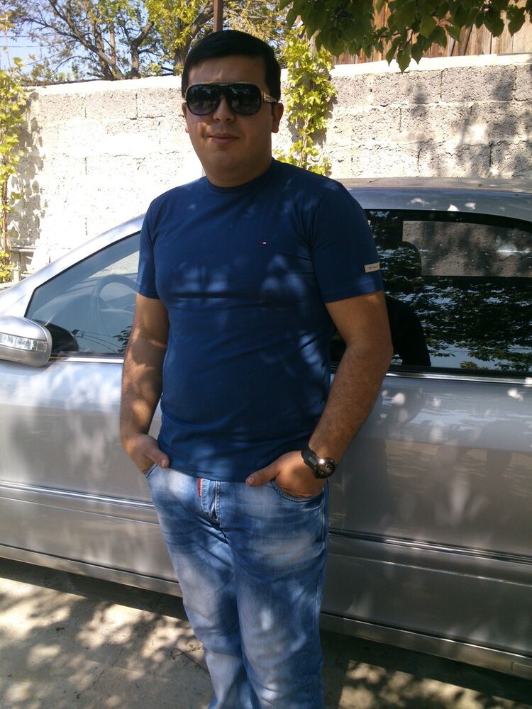  ,   Alex, 35 ,   