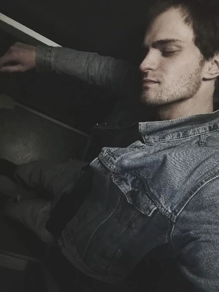  37260896  Alexander, 33 ,    