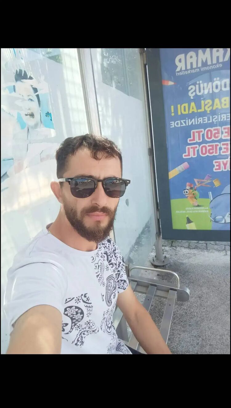  48568116  Roma, 36 ,    
