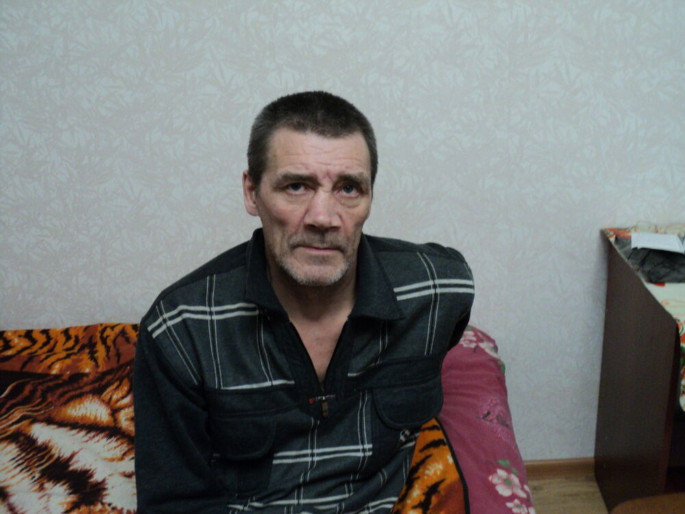  8687686  Viktor, 66 ,    