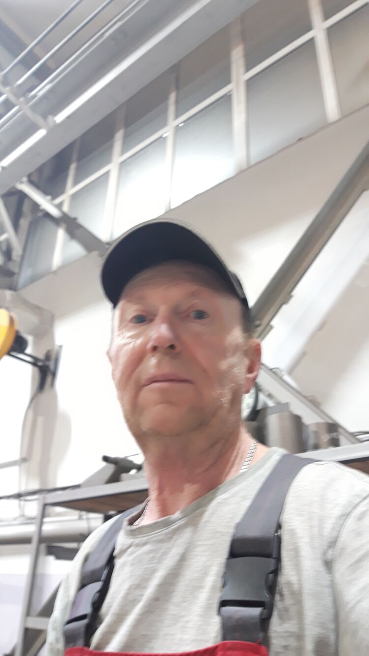  45683156  , 57 ,    