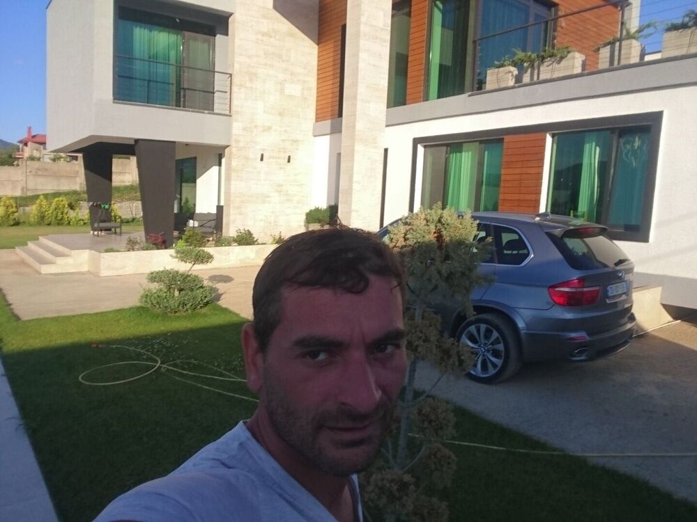  32340626  Giorgi, 42 ,    