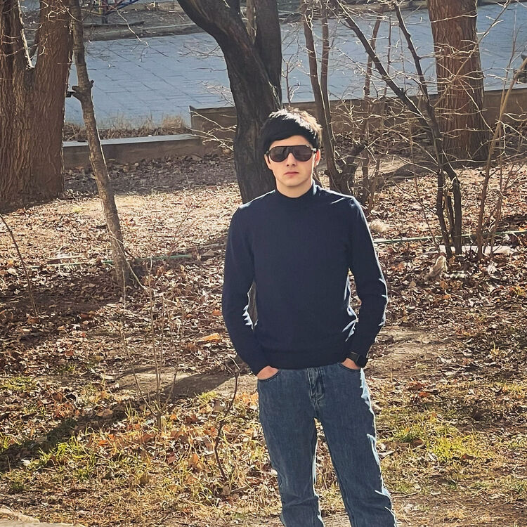  36792966  Janik, 22 ,    