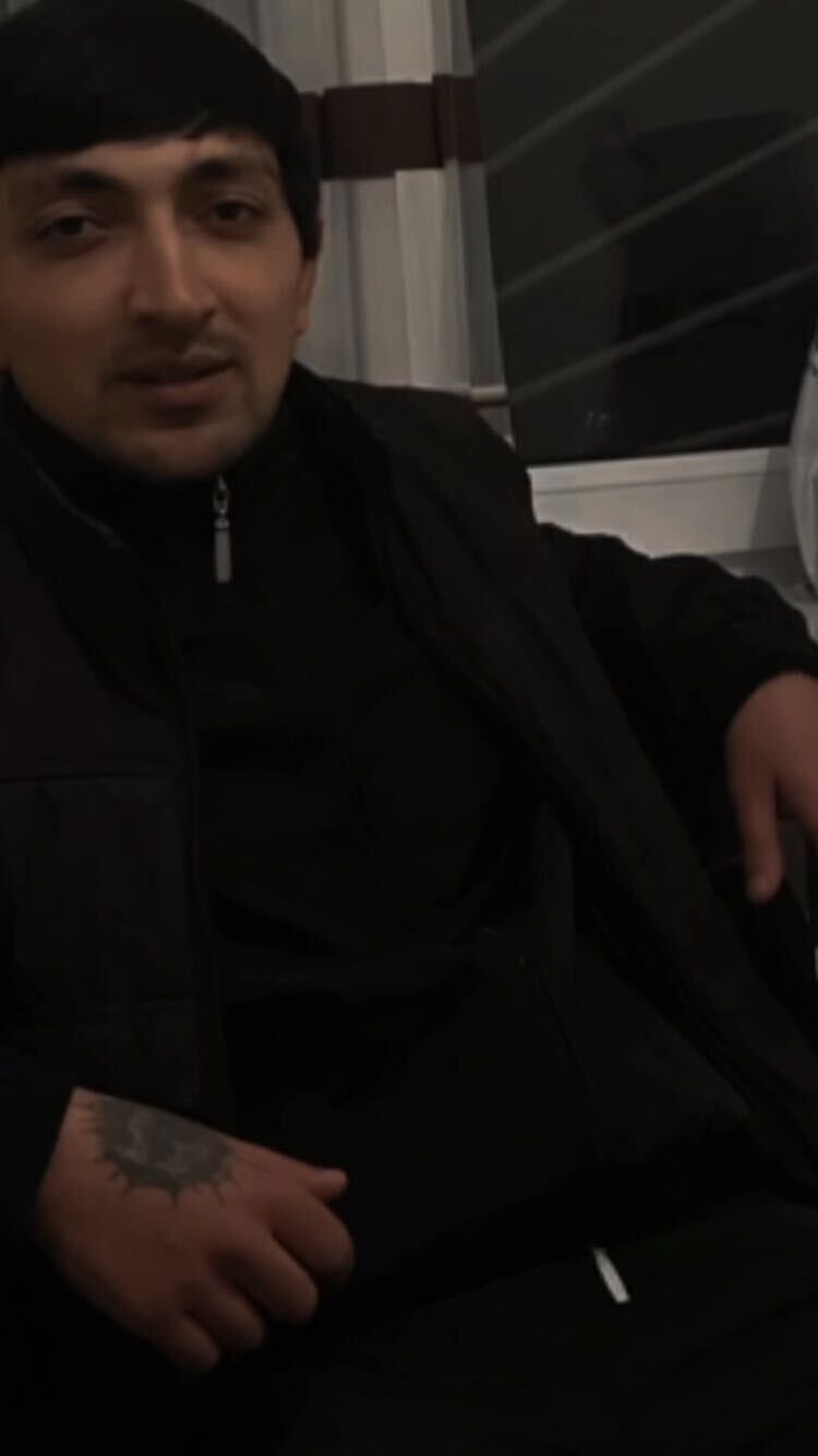  50604346  Hayk, 24 ,    