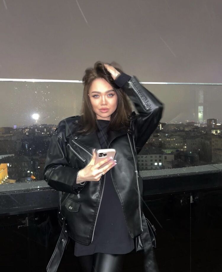  ,   Adel, 25 ,   ,   