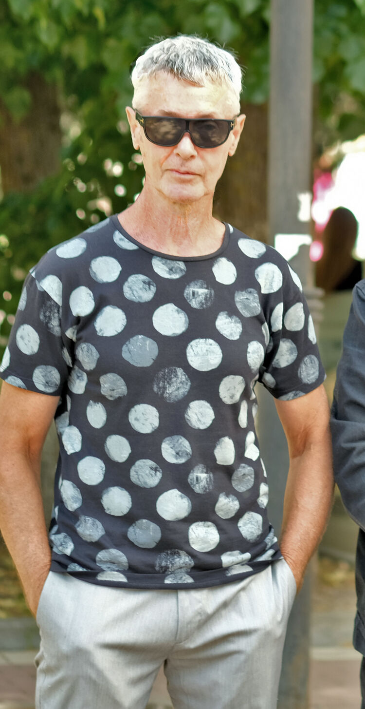  37248886  Vladimir, 69 ,    --