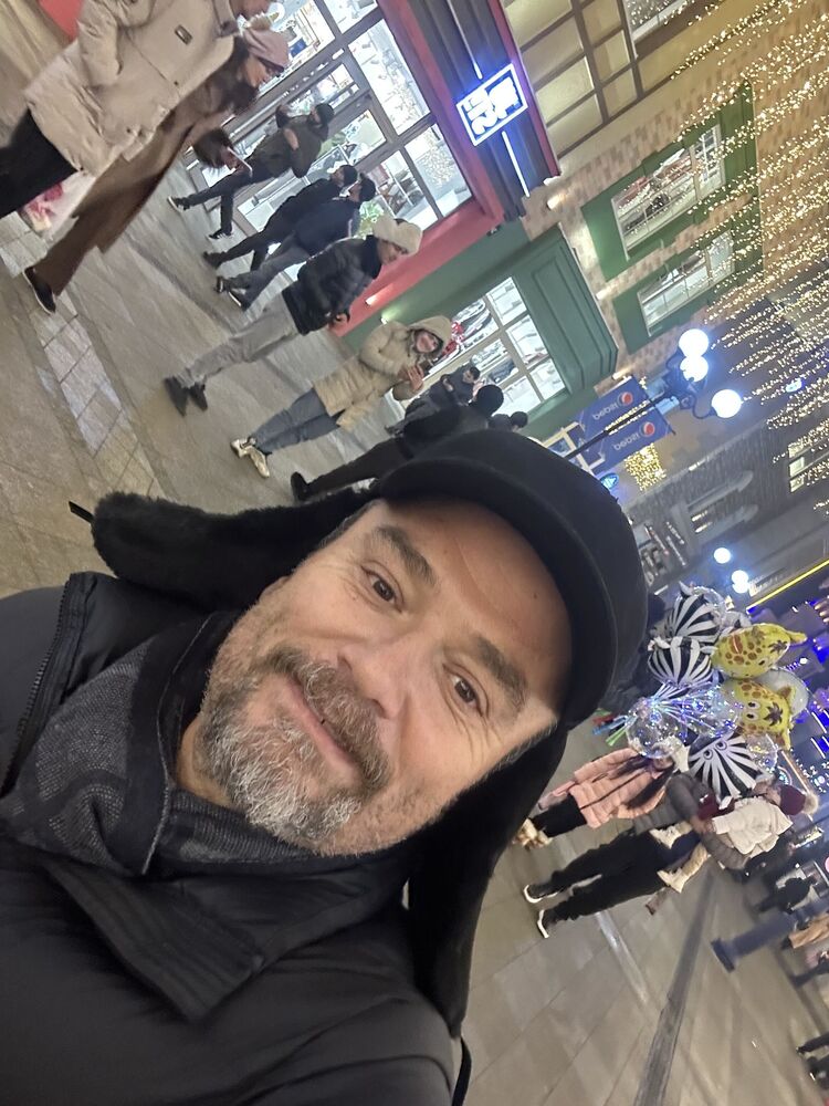  ,   Ali, 52 ,   ,   