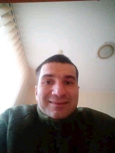  23351316  Viktor, 40 ,    