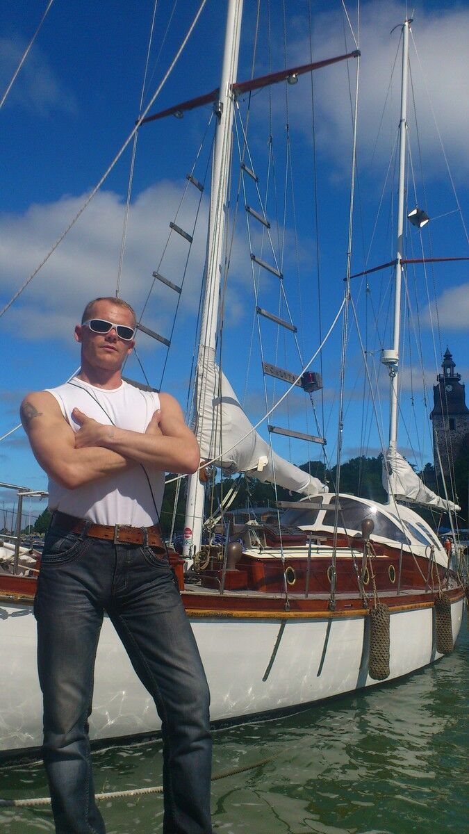  4490566  Aleks, 47 ,    