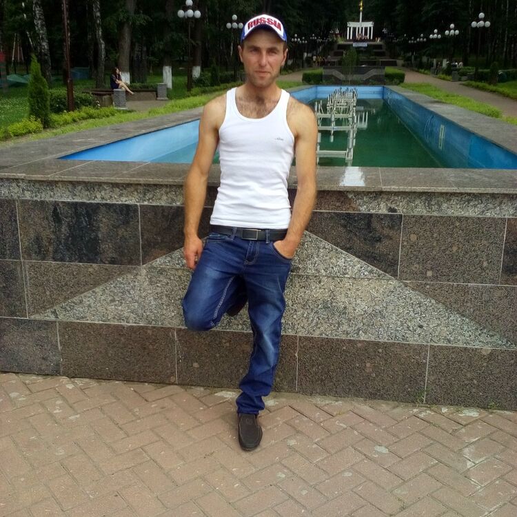  7611526  Artur, 32 ,    
