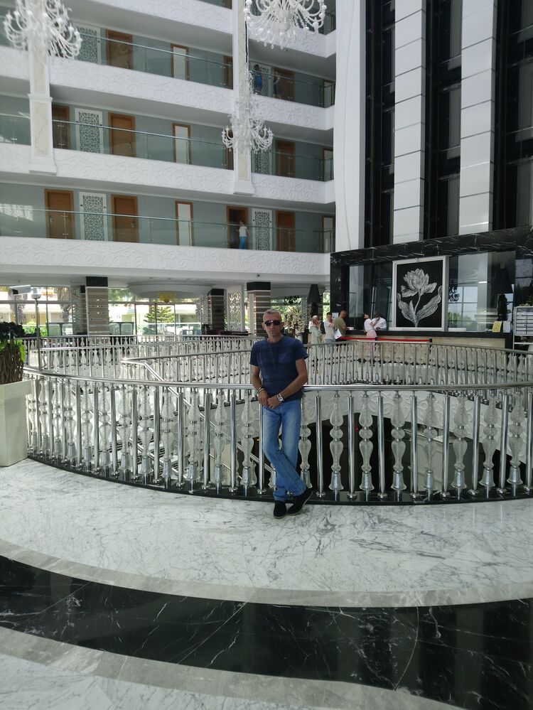  24675986  Aleksandr, 52 ,    