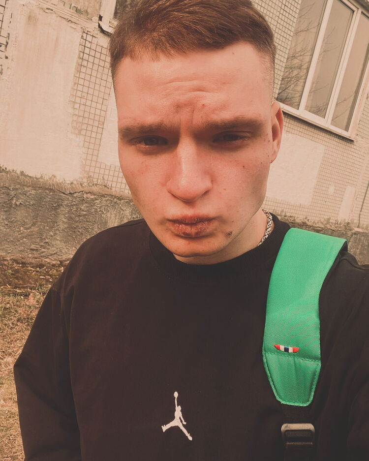  45732346  Daniil, 21 ,    