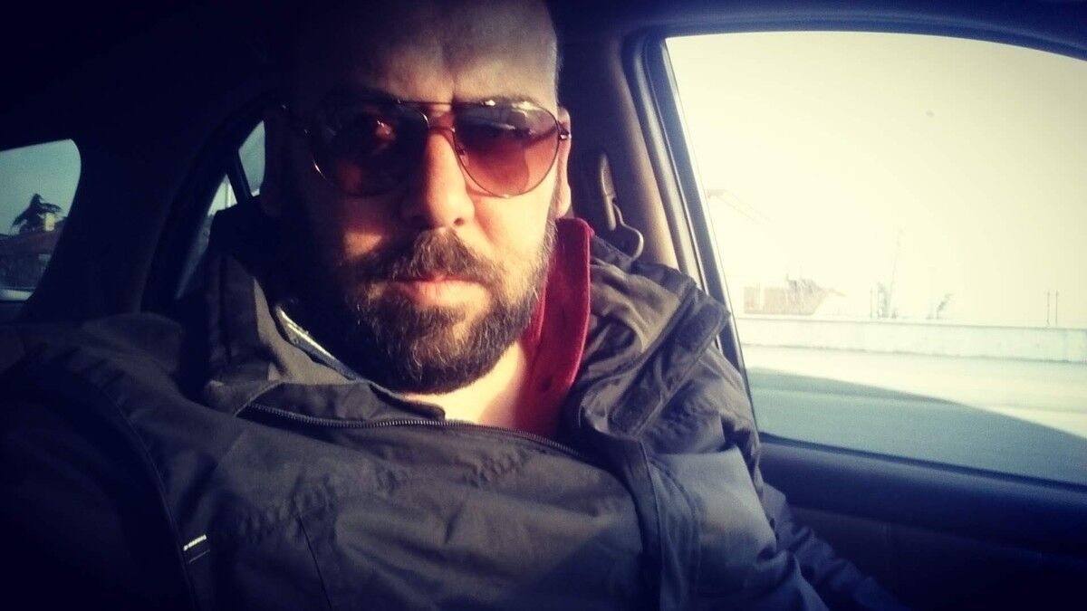  19658986  Alper, 42 ,    
