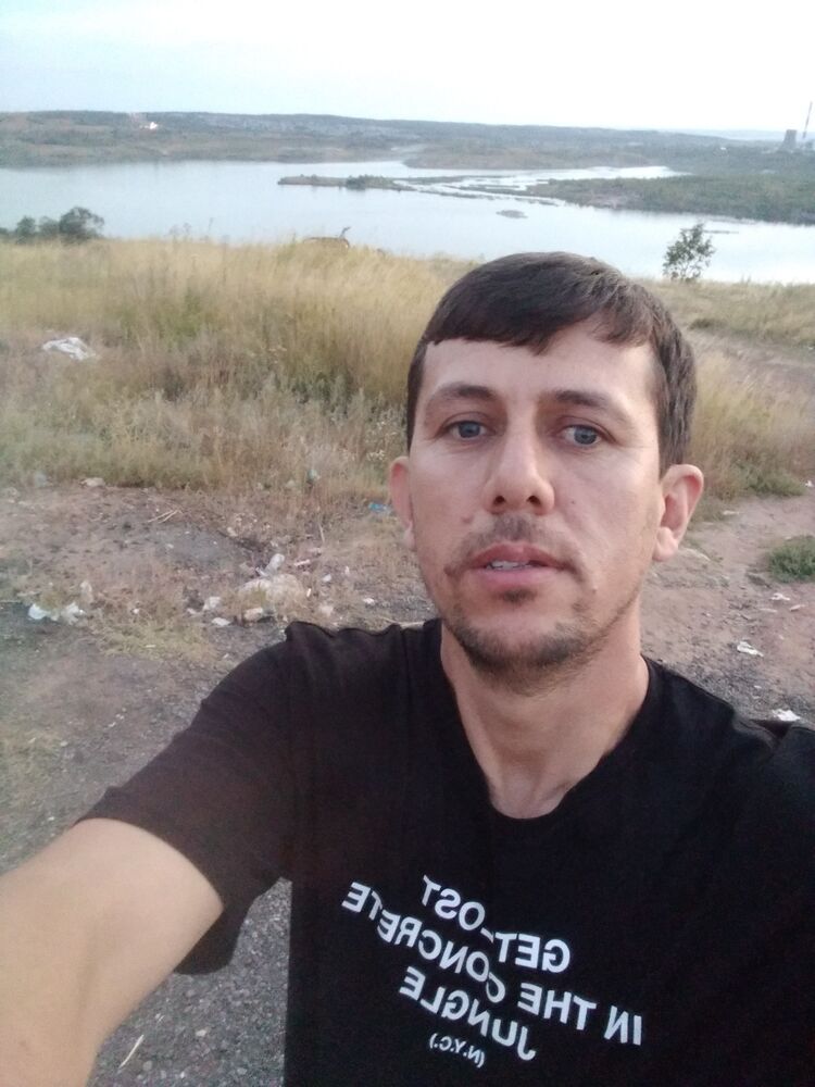  28927026  , 37 ,    