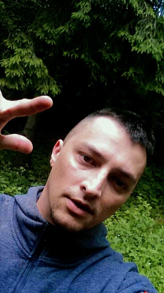  33722416  Michal, 39 ,    