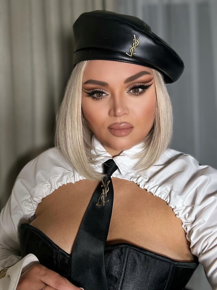  ,   Yana, 35 ,   c 