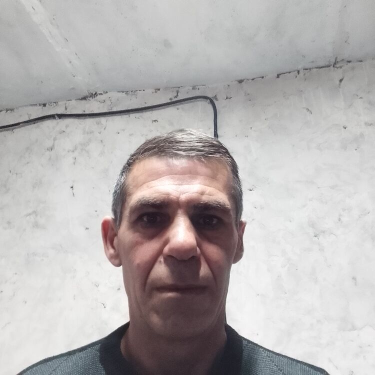  40936556  Artem, 47 ,    