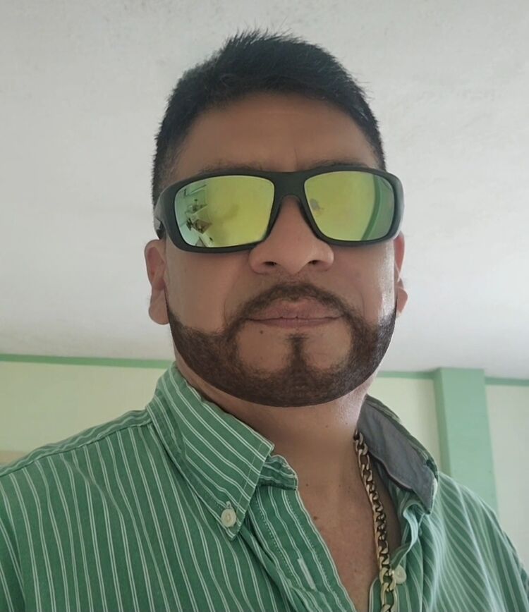  49074686  John, 44 ,    