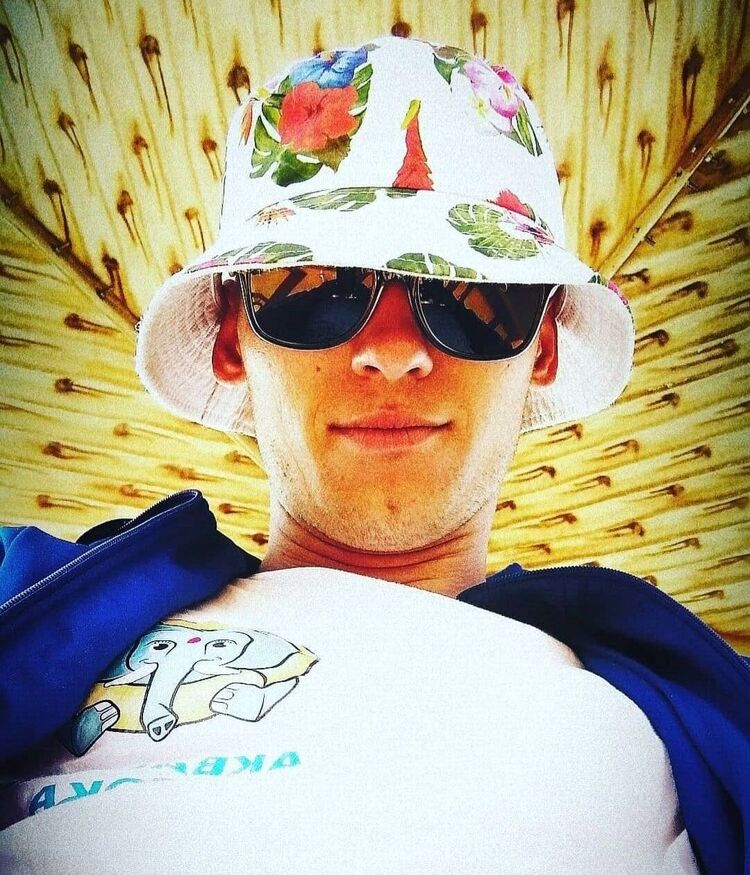  ,   Demian, 26 ,   ,   