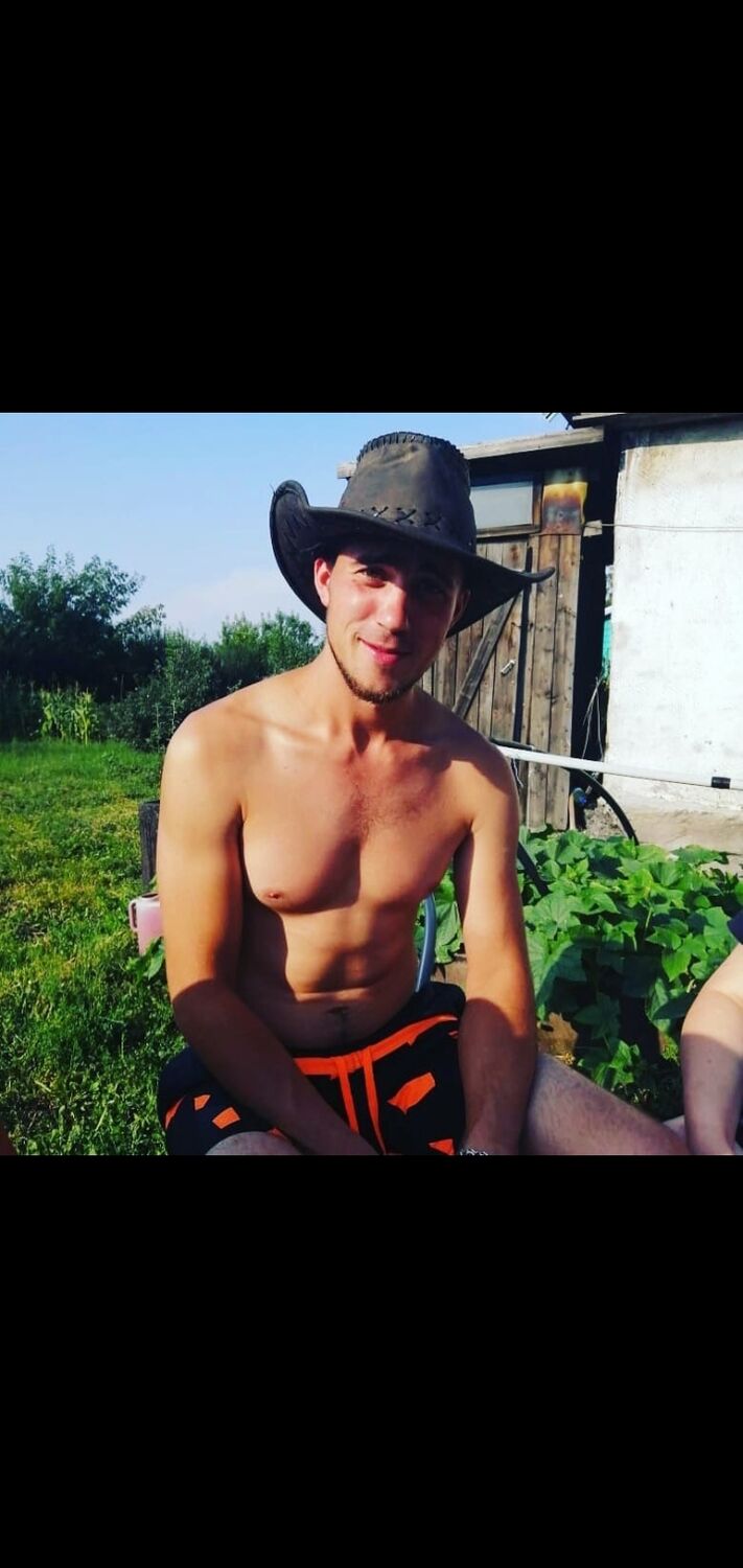  25725556  Ivan, 31 ,    
