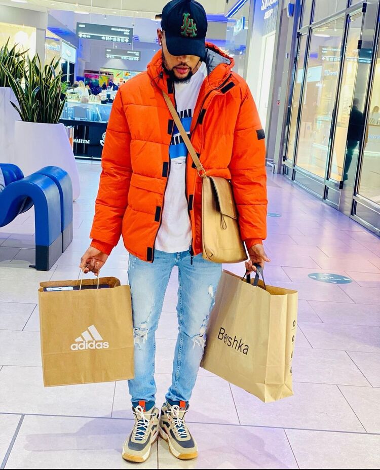  33795516  Felix, 35 ,    