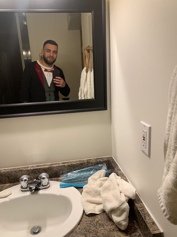  24739246  Vladimir, 30 ,    Bellevue